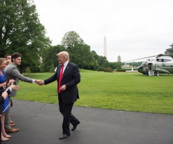 Braiden Childs shaking President Trump's hand.