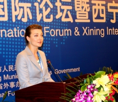 Kate Baxter speaks at the Xining International Forum, representing the Utah-Qinghai Eco Partnership.